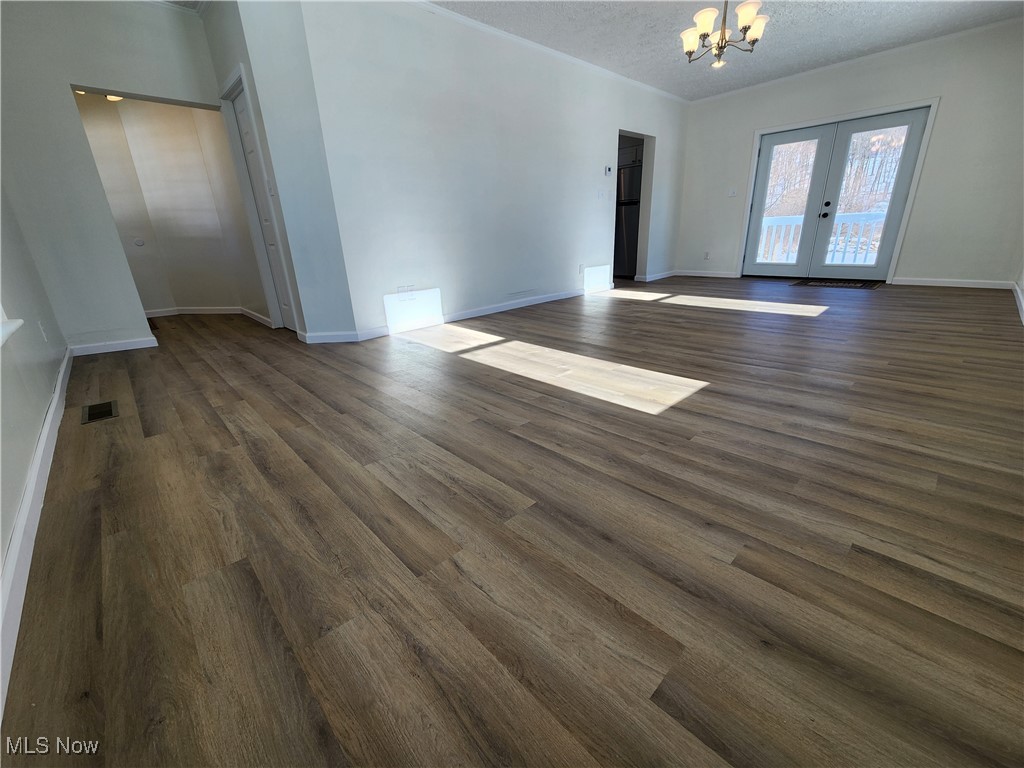 3163 Roxford Church Road Southeast Dennison, OH 44621 - Photo 10 of 39 Family room