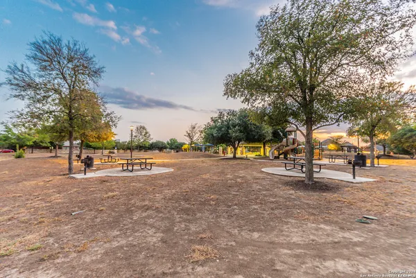 a view of a backyard with pathway