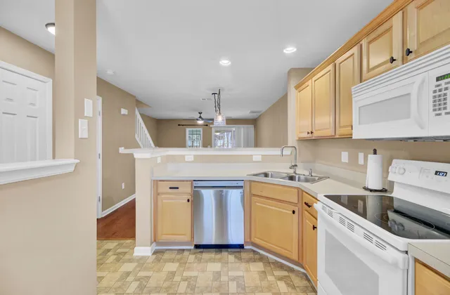 $1,850 | 7936 Shadow Oak Drive, North Charleston, SC 29406