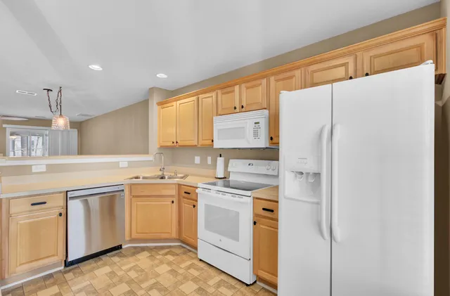 $1,850 | 7936 Shadow Oak Drive, North Charleston, SC 29406