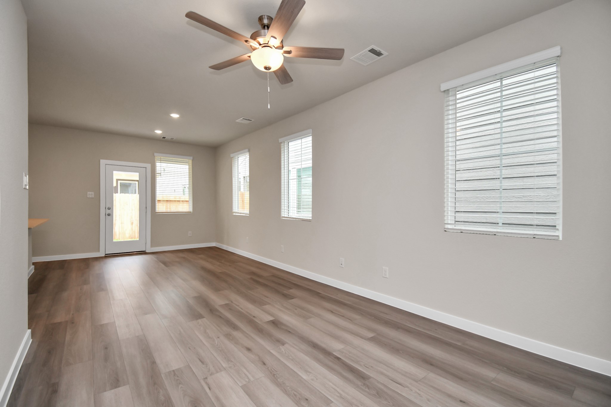 8408 Rising Stream Drive Houston, TX 77063 - Photo 10 of 39