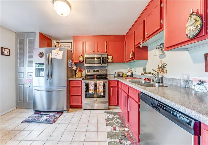 309 Countryside Drive McKees Rocks, PA 15136 - Photo 11 of 22
