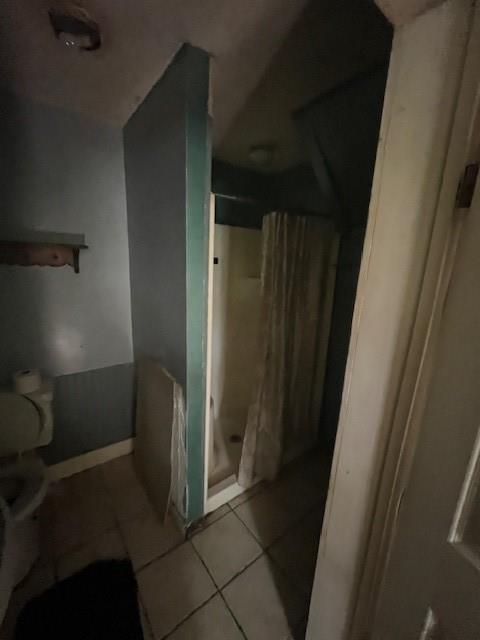 635 Rising Main Avenue Pittsburgh, PA 15212 - Photo 9 of 34 a view of a bathroom