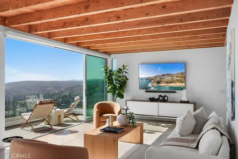 $4,088,888 | 1119 Katella Street, Laguna Beach, CA 92651