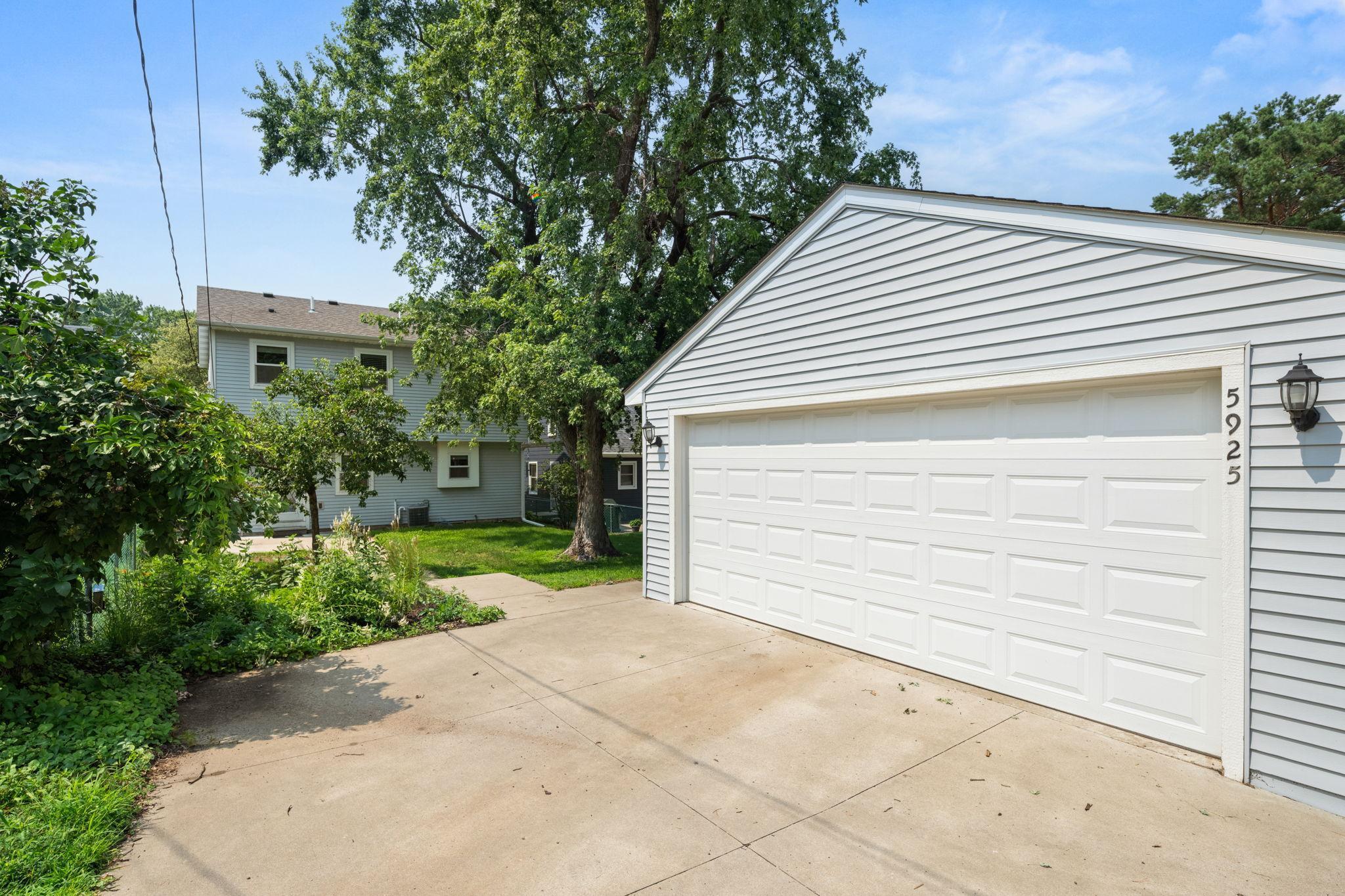 5925 Vincent Avenue South Minneapolis, MN 55410 - Photo 31 of 44