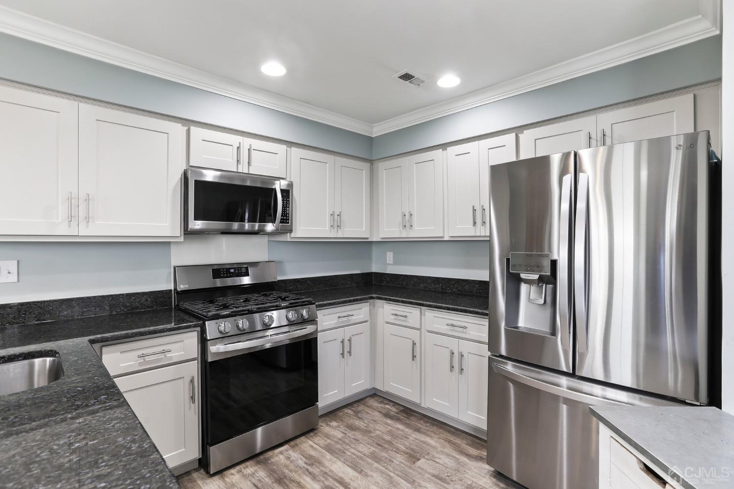 17 B Winthrop Road Monroe Township, NJ 08831 - Photo 11 of 32 Gallery Image 11
