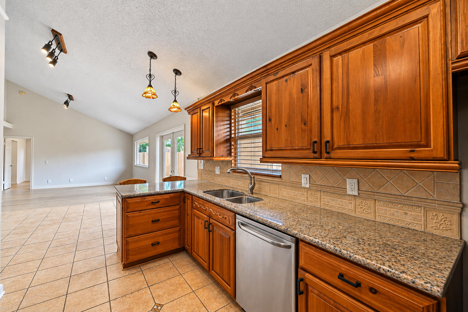 232 Maplecrest Circle Jupiter, FL 33458 - Photo 5 of 34 232 Maplecrest Cir-Jupiter, FL, United S