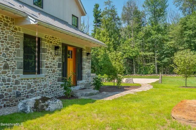 $1,500,000 | 194 Sandisfield Road, Sandisfield, MA 01255