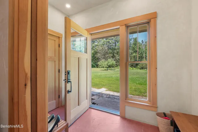 $1,500,000 | 194 Sandisfield Road, Sandisfield, MA 01255