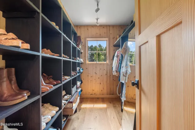 $1,500,000 | 194 Sandisfield Road, Sandisfield, MA 01255