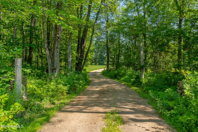 $1,500,000 | 194 Sandisfield Road, Sandisfield, MA 01255