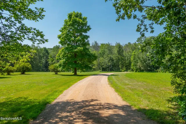 $1,500,000 | 194 Sandisfield Road, Sandisfield, MA 01255