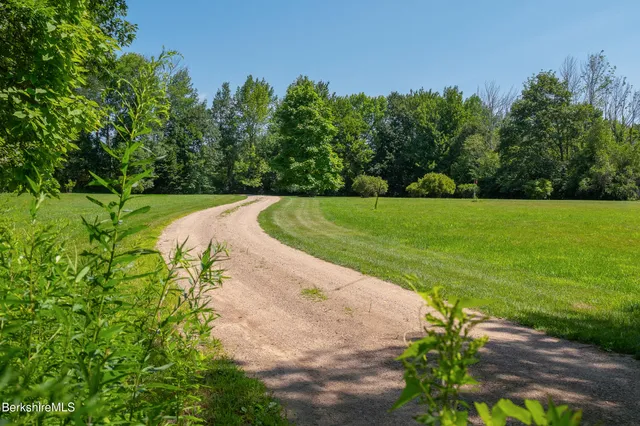 $1,500,000 | 194 Sandisfield Road, Sandisfield, MA 01255