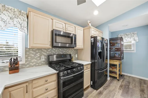 $624,999 | 831 North Erie Avenue, Lindenhurst, NY 11757