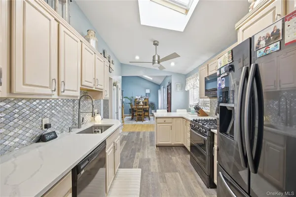 $624,999 | 831 North Erie Avenue, Lindenhurst, NY 11757