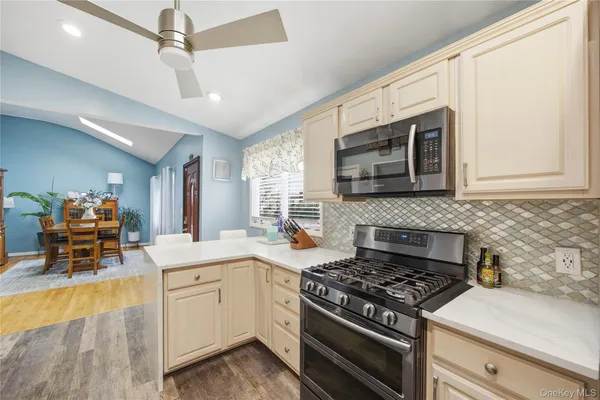 $624,999 | 831 North Erie Avenue, Lindenhurst, NY 11757