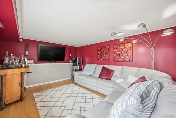 $624,999 | 831 North Erie Avenue, Lindenhurst, NY 11757