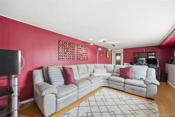 $624,999 | 831 North Erie Avenue, Lindenhurst, NY 11757