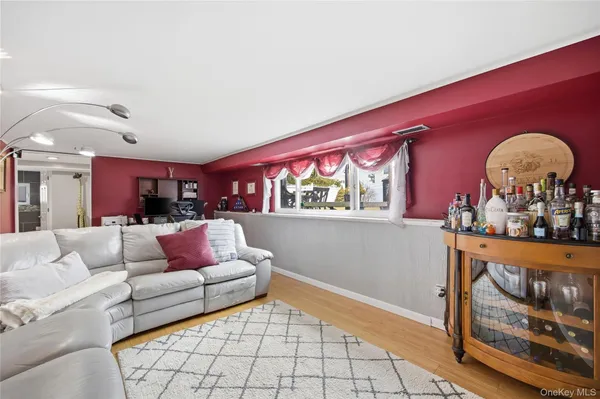 $624,999 | 831 North Erie Avenue, Lindenhurst, NY 11757