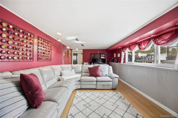 $624,999 | 831 North Erie Avenue, Lindenhurst, NY 11757