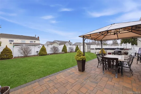 $624,999 | 831 North Erie Avenue, Lindenhurst, NY 11757