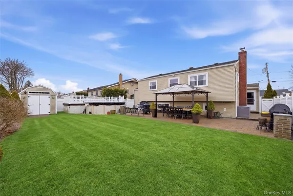 $624,999 | 831 North Erie Avenue, Lindenhurst, NY 11757