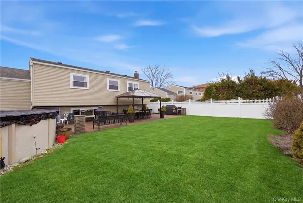 $624,999 | 831 North Erie Avenue, Lindenhurst, NY 11757
