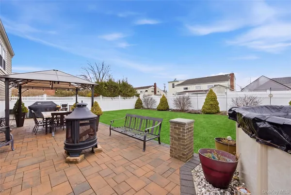 $624,999 | 831 North Erie Avenue, Lindenhurst, NY 11757