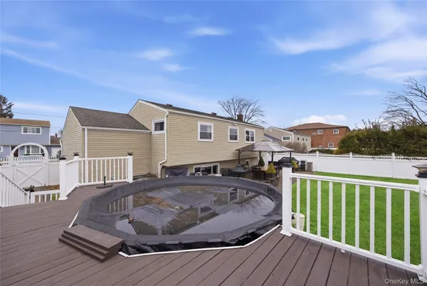 $624,999 | 831 North Erie Avenue, Lindenhurst, NY 11757