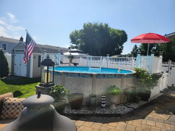 $624,999 | 831 North Erie Avenue, Lindenhurst, NY 11757