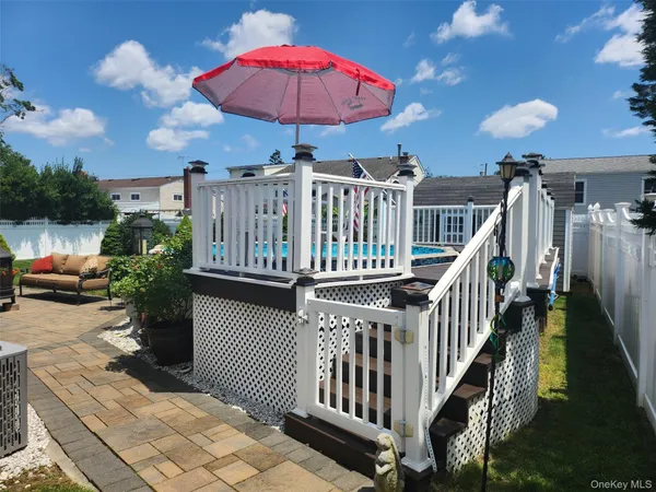 $624,999 | 831 North Erie Avenue, Lindenhurst, NY 11757