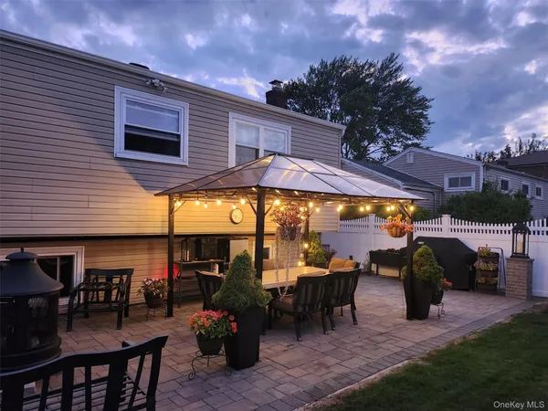 $624,999 | 831 North Erie Avenue, Lindenhurst, NY 11757