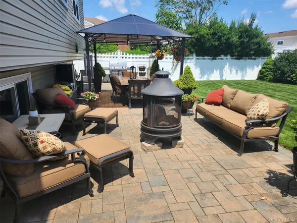 $624,999 | 831 North Erie Avenue, Lindenhurst, NY 11757