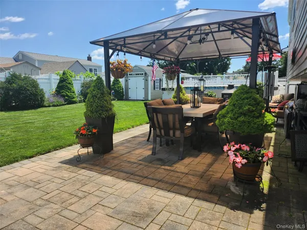 $624,999 | 831 North Erie Avenue, Lindenhurst, NY 11757