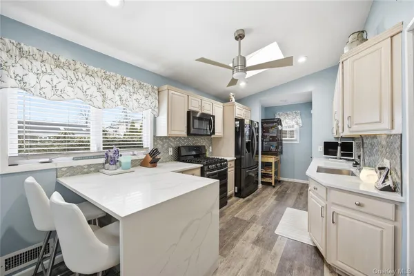 $624,999 | 831 North Erie Avenue, Lindenhurst, NY 11757