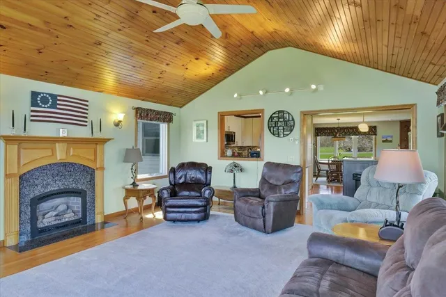 $775,000 | 132 E Shore South, Grand Isle, VT 05458