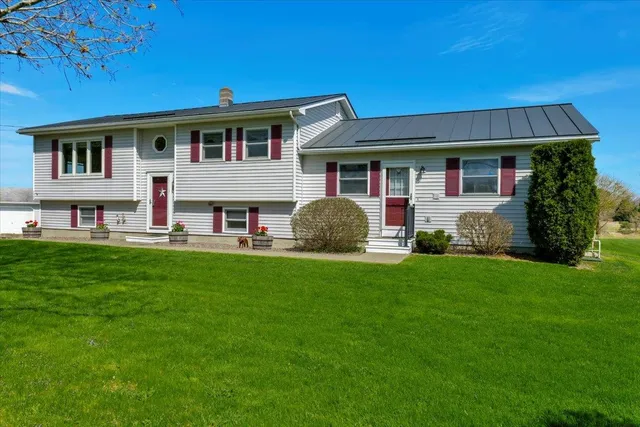 $775,000 | 132 E Shore South, Grand Isle, VT 05458