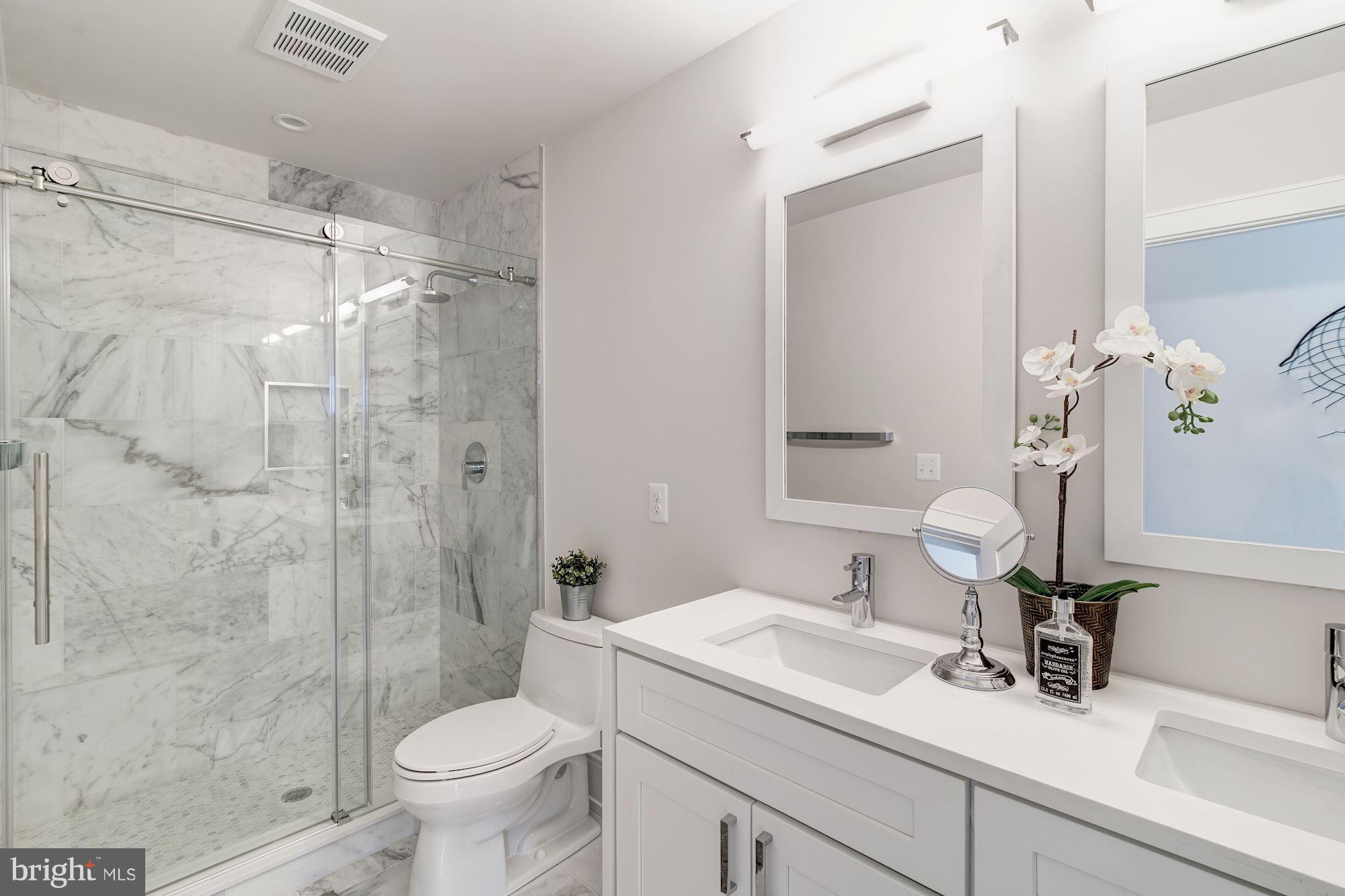 525 Park Road Northwest, Unit 104 Washington, DC 20010 - Photo 6 of 15 Owner's Bath