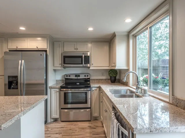 $2,400 | 14703 Barryknoll Lane, Unit 2, Houston, TX 77079