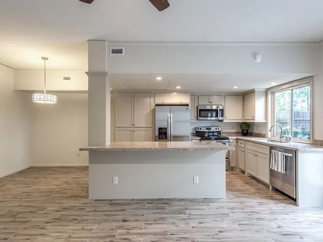 $2,400 | 14703 Barryknoll Lane, Unit 2, Houston, TX 77079