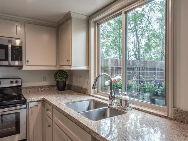 $2,400 | 14703 Barryknoll Lane, Unit 2, Houston, TX 77079