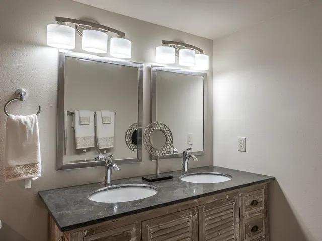 $2,400 | 14703 Barryknoll Lane, Unit 2, Houston, TX 77079