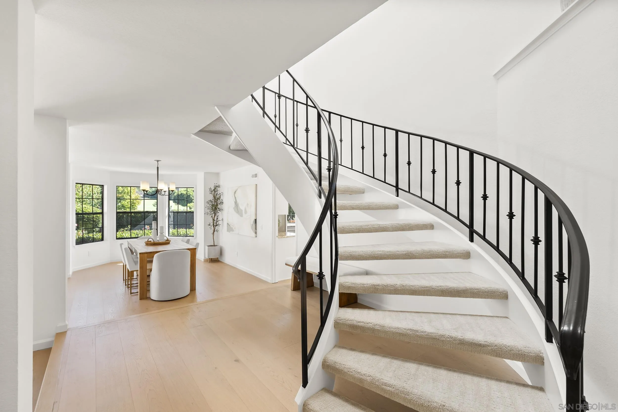 1240 Ladera Linda Del Mar, CA 92014 - Photo 12 of 35 a view of entryway and hall