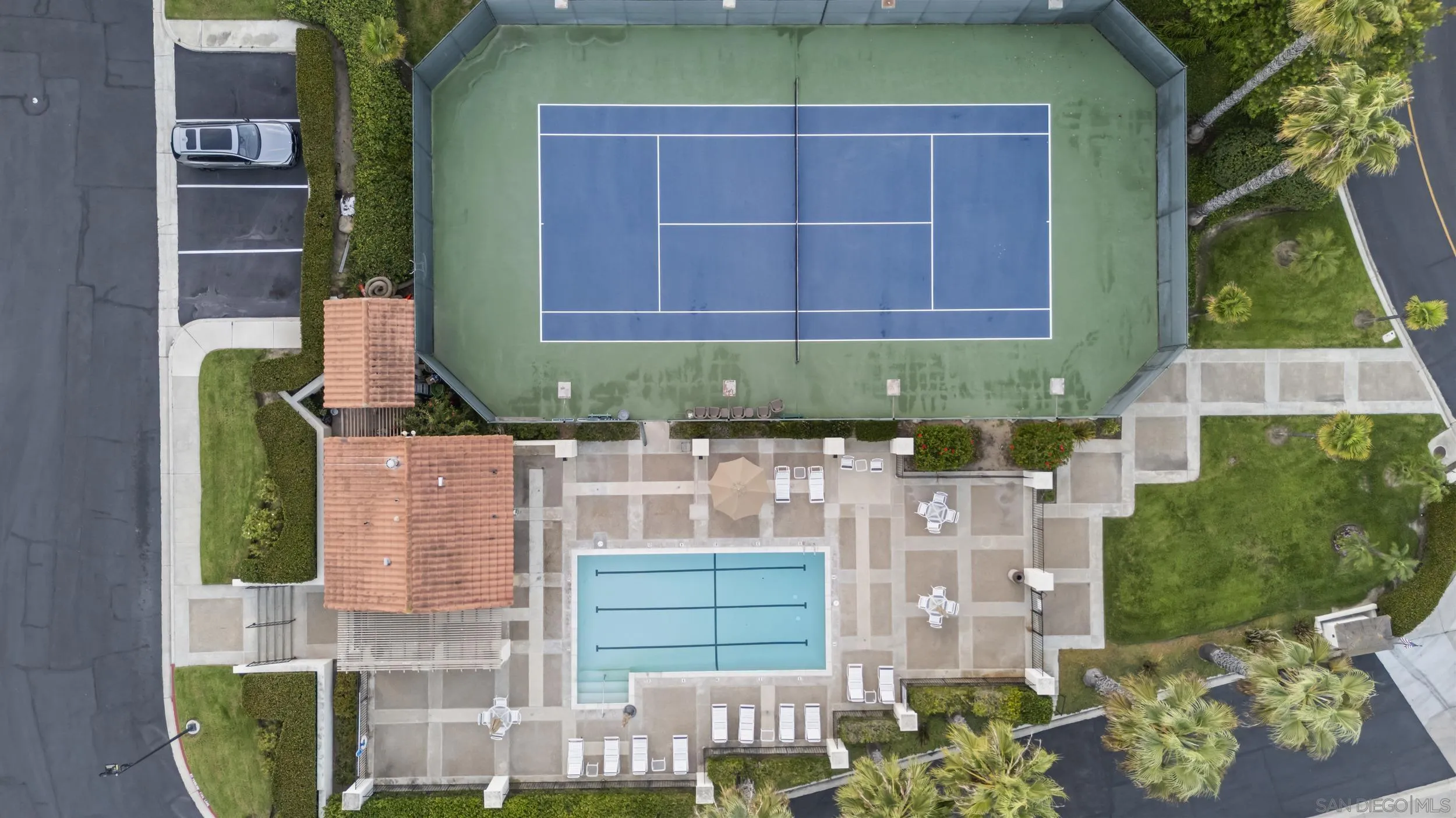 1240 Ladera Linda Del Mar, CA 92014 - Photo 33 of 35 a front view of a house with a garden