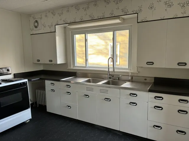 $299,900 | 912 Clay Street, Woodstock, IL 60098