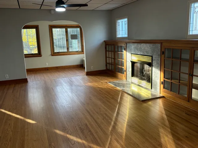 $299,900 | 912 Clay Street, Woodstock, IL 60098