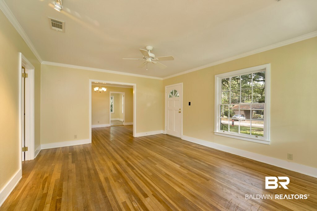 724 Cottage Hill Avenue Mobile, AL 36693 - Photo 5 of 22