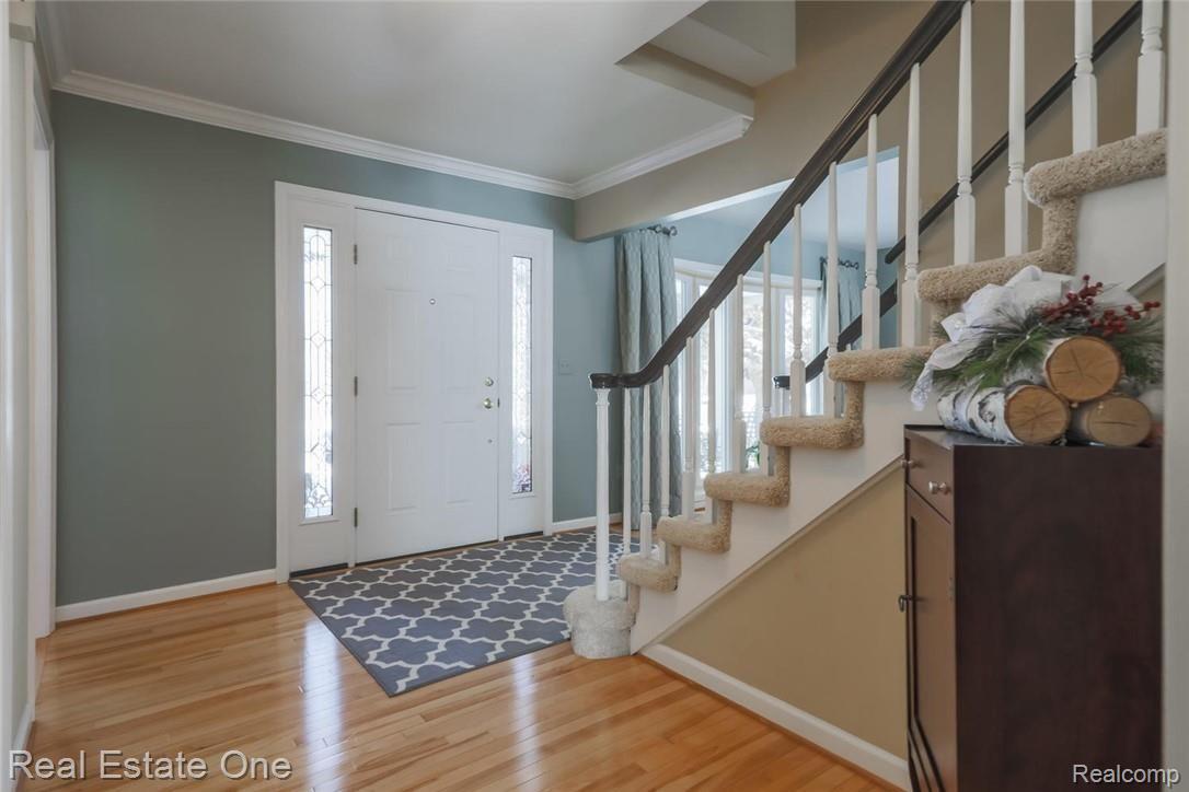 698 Abbey Court Rochester, MI 48307 - Photo 4 of 54 4-Abbey.jpg