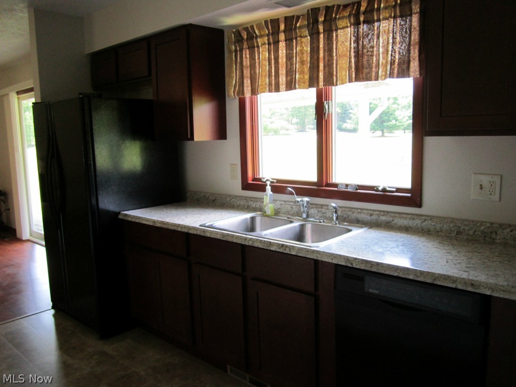 13701 Radcliffe Road Chardon, OH 44024 - Photo 11 of 25
