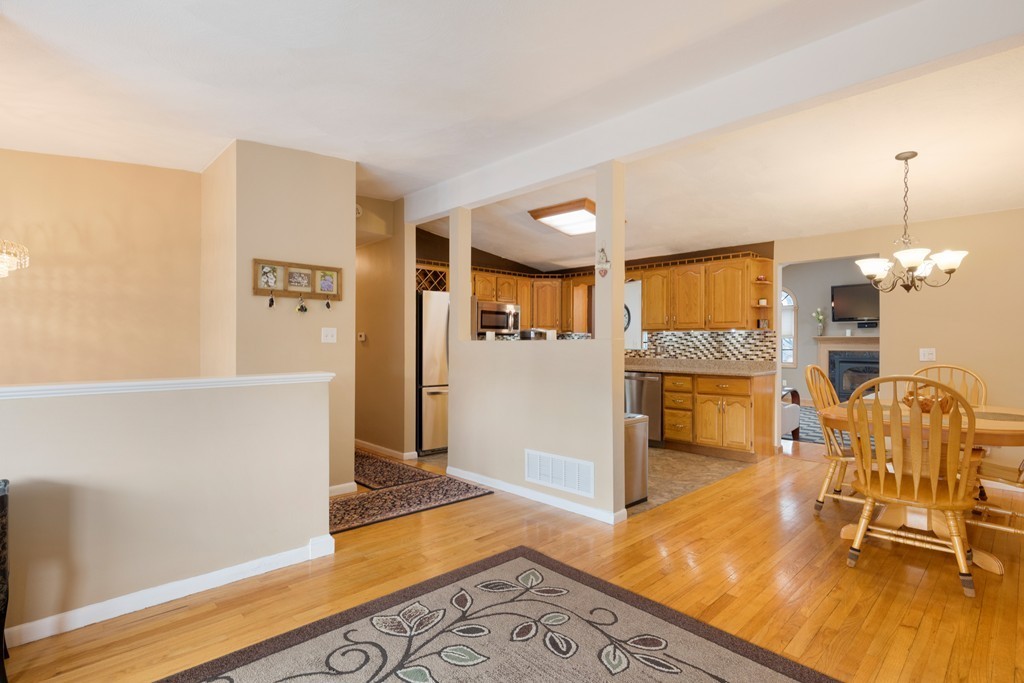 22 Cleveland Road Peabody, MA 01960 - Photo 3 of 30 Gallery Image 3